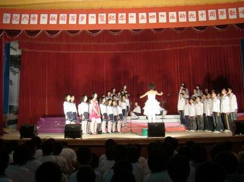 寧化六中舉辦“五四”歌詠賽