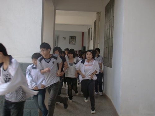 寧化：防震減災應急演練進校園