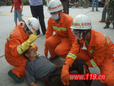 寧化消防十分鐘成功救出車禍被困傷員[圖]