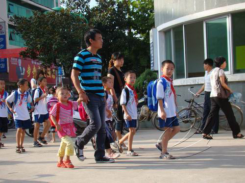 寧化4萬“讀書郎”昨日上學堂