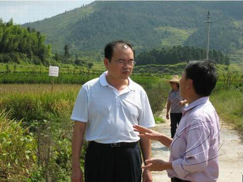 省農(nóng)業(yè)標(biāo)準(zhǔn)化示范區(qū)地區(qū)互查檢查組蒞寧檢查