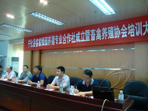 四川農(nóng)大專家來(lái)寧傳經(jīng) 百余養(yǎng)豬大戶受益