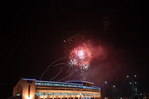 720發(fā)焰火點(diǎn)亮翠城絢爛夜空