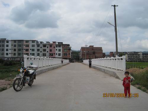 民族風(fēng)采：溪背村完善基礎(chǔ)建新村