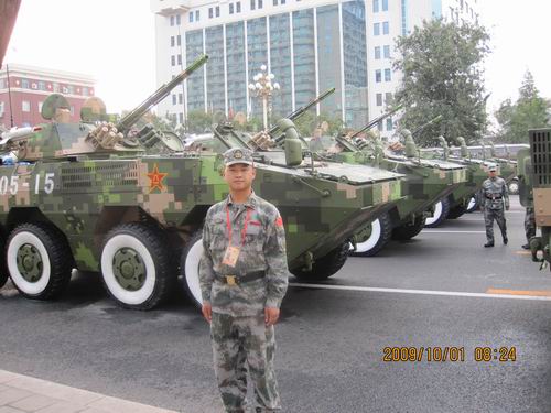 爸，兒向您敬個(gè)軍禮！