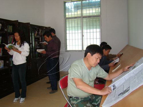 安遠伍坊村“計生書屋”受歡迎