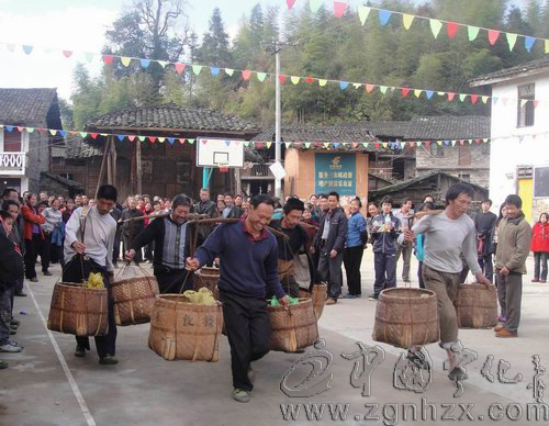 方田鄉南城村舉辦農民趣味運動會