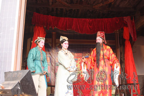 半溪村“二郎神”進(jìn)農(nóng)家  唱大戲盼豐年