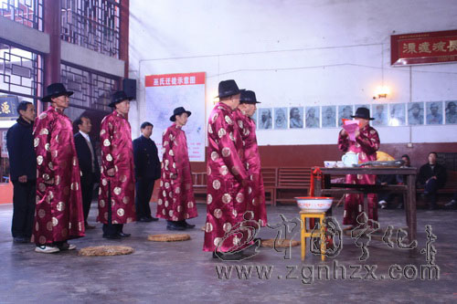 《大遷徙》拍攝花絮二：長老摘掉眼鏡讀祭文