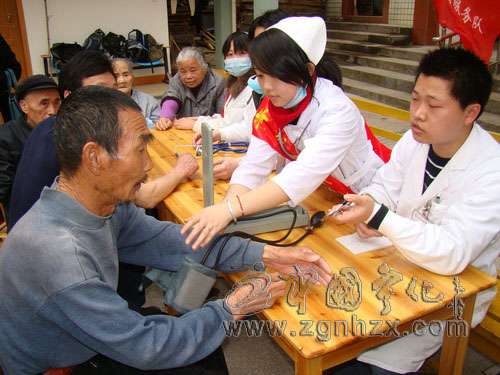 寧化400余名青年志愿者服務(wù)進(jìn)社區(qū)