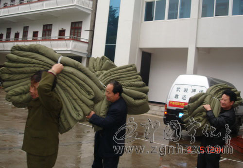 寧化人武部100床愛心棉被送明溪災(zāi)區(qū)