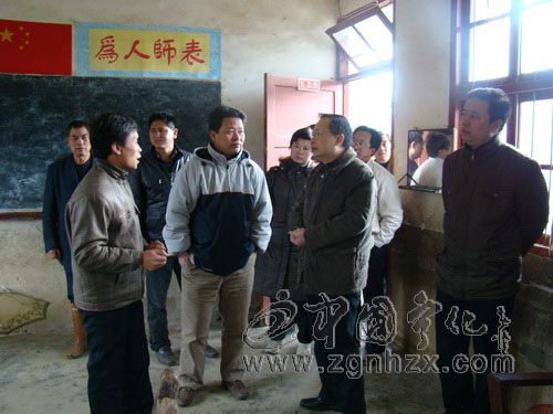 陳忠杰到泉上延祥村指導(dǎo)災(zāi)后重建工作