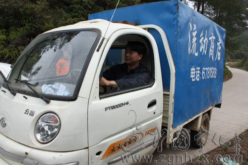 穿梭在鄉村的“送貨郎 ”朱偉東