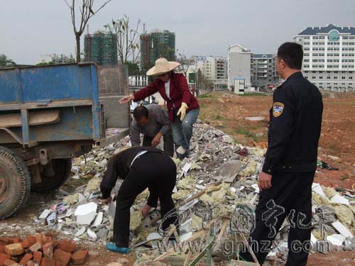 寧化城監大隊查處一起亂傾倒建筑垃圾案
