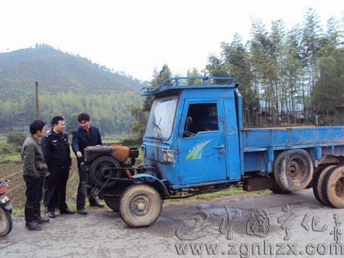 寧化民警三小時(shí)找回被盜拖拉機(jī)