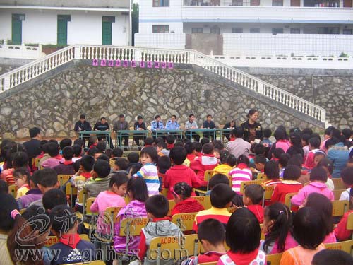 寧化民族學校千名師生聽法制教育講座