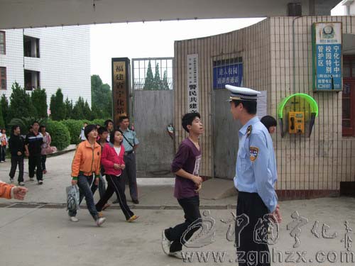 寧化城監大隊雙管齊下開展校園周邊環境整治