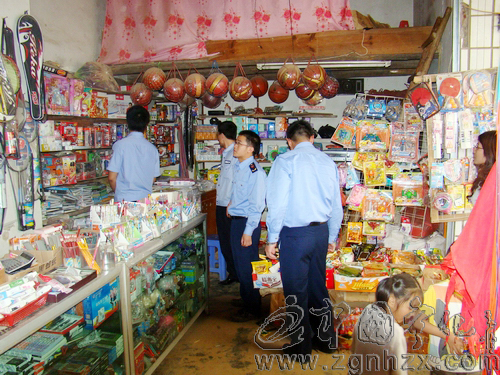 曹坊鄉(xiāng)綜合整治校園周邊治安環(huán)境