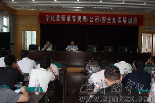 寧化交警走進企業宣傳交通安全知識