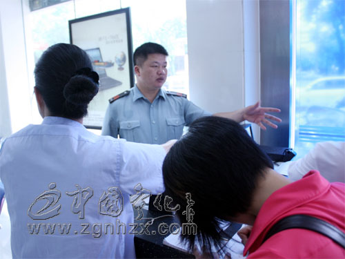 保安陳東：我要對(duì)得起這身著裝