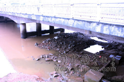 寧化龍門橋底下的建筑垃圾誰來處理？