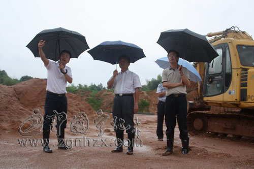 楊永生檢查指導(dǎo)建筑工程和項(xiàng)目防汛工作