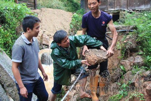 抗洪救災先鋒譜⑴：群眾的安危重如山