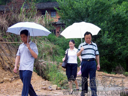 林福生深入安樂鄉指導抗災救災工作