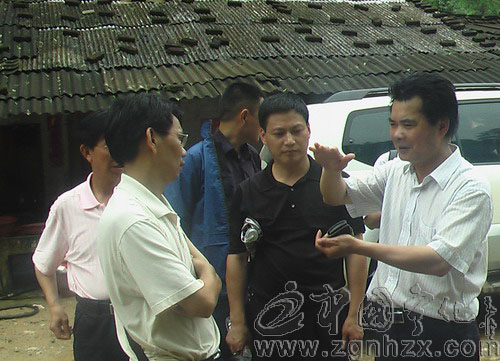 省地質專家來白水寨勘查并提出處置意見