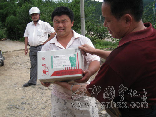 寧化發(fā)放1.8噸消毒藥品嚴(yán)防畜禽疫病