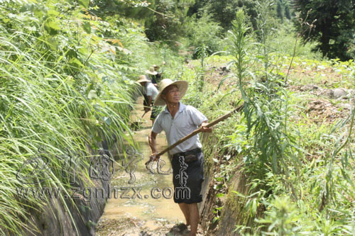 橋下水庫(kù)修復(fù)灌渠保災(zāi)后生產(chǎn)