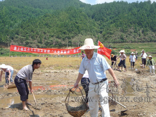寧化6000余名黨員冒酷暑義務勞動