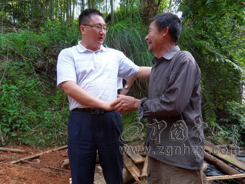 曹坊鄉：“七一”慰問受災貧困戶36戶