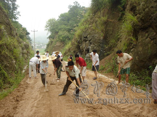 方田鄉50名基干民兵義務勞動慶“八一”