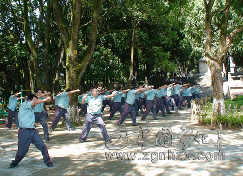 寧化200名校園保安開(kāi)展夏季大練兵