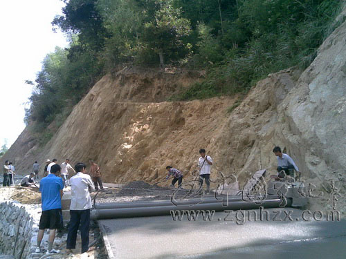 曾家背:齊心筑就幸福“天路”