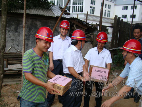 寧化總工會給農(nóng)民工“送清涼 ”