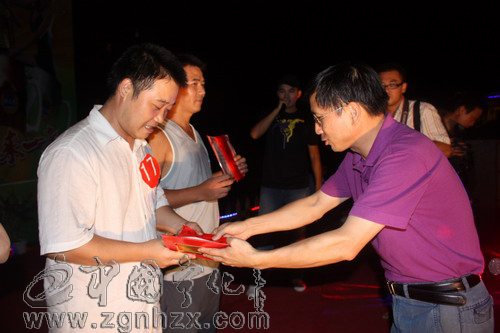 寧化首屆“青島扎啤速飲大賽”落幕