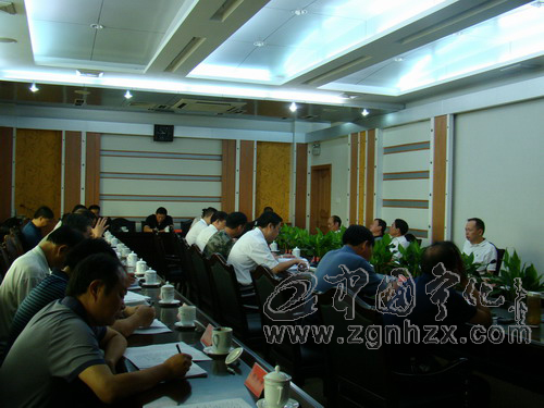 縣委中心組專題學(xué)習(xí)全國(guó)人才工作會(huì)議精神