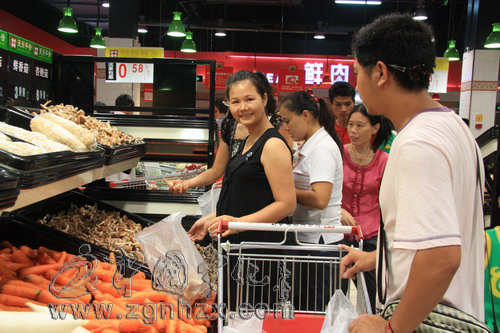 新華都寧化財(cái)富店昨日試營業(yè)