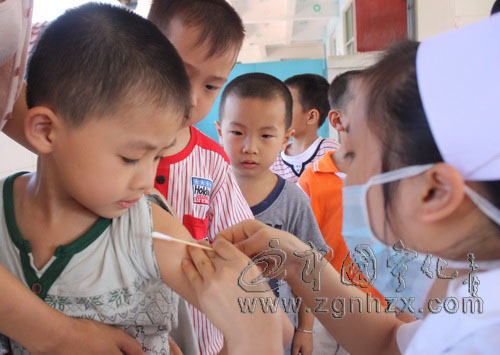 寧化萬(wàn)余幼兒免費(fèi)接種麻疹疫苗
