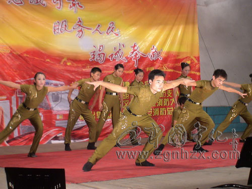 省消防總隊(duì)文工團(tuán)到三明工貿(mào)學(xué)校演出
