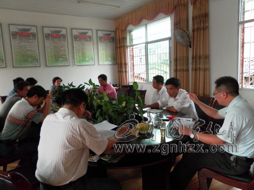 曹坊鄉(xiāng)點(diǎn)評(píng)會(huì)促進(jìn)“點(diǎn)”上工作