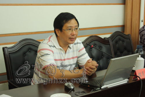 縣委中心組學習《黨員領導干部廉潔從政準則》