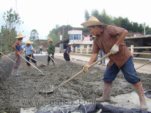 節日不停工 省道205線建設加快推進