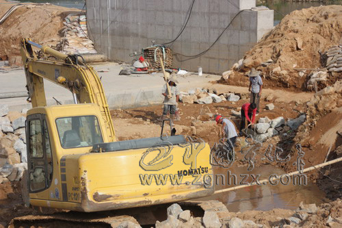 國慶城建戰正酣 翠江兩畔施工忙