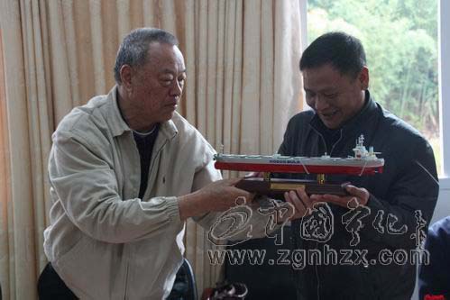 陳忠表回母校曹坊中心學校與校友座談聯誼