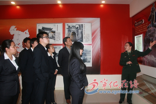 清明前夕 縣機(jī)關(guān)干部、中小學(xué)生緬懷先烈