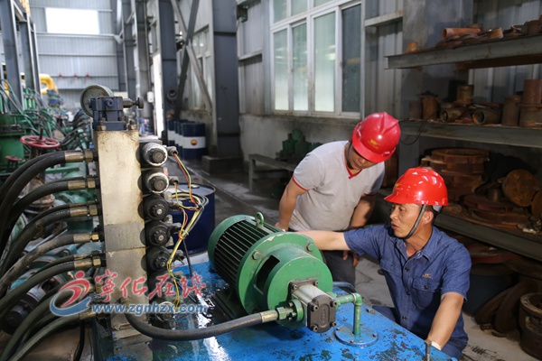 鄧春福：點泥成“金”，煉鎢有術