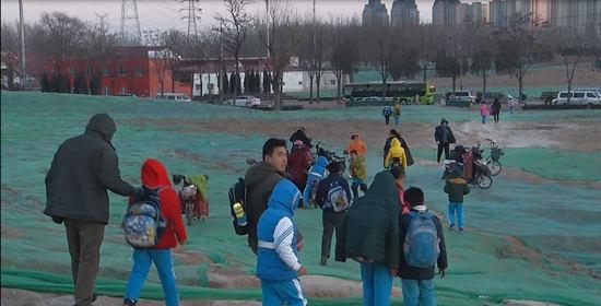 《野草集》鏡頭中的某民辦小學(xué)